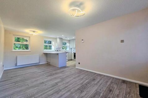 Meadow Brook Close 2