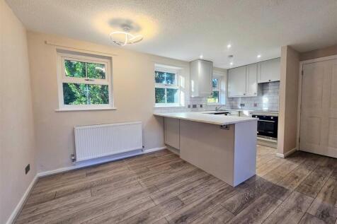 Meadow Brook Close 3