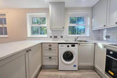 Meadow Brook Close 4