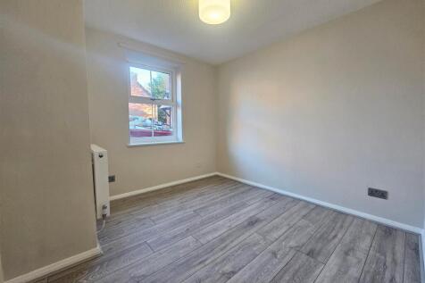 Meadow Brook Close 7