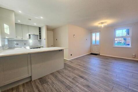 Meadow Brook Close 9