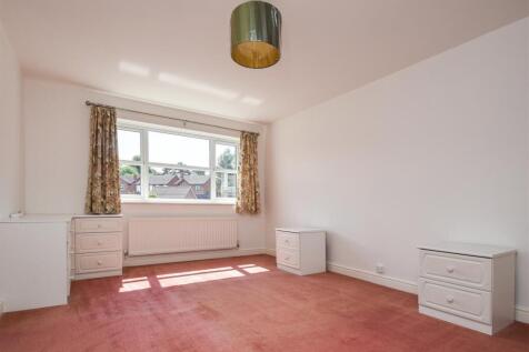 15 Penleigh Gardens - Principal Bedroom.jpg