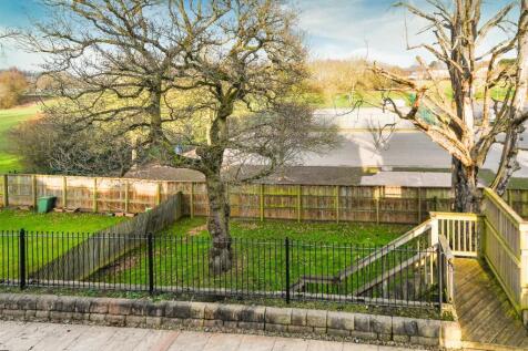 18 Pickwick Gardens - Garden (2).jpg