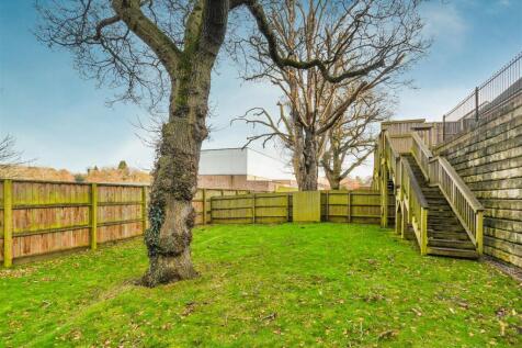 18 Pickwick Gardens - Garden.jpg