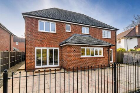 18 Pickwick Gardens - Rear.jpg