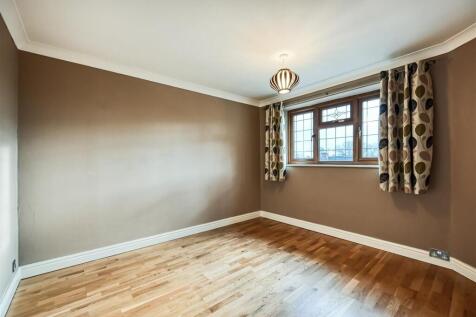 32 Woodland Close-03.jpg