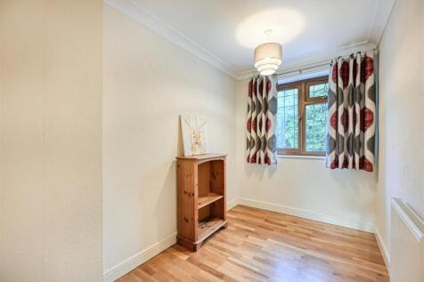 32 Woodland Close-02.jpg