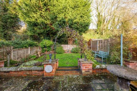 32 Woodland Close-14.jpg