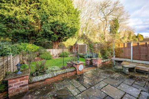 32 Woodland Close-13.jpg