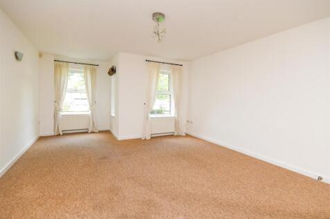 6 Castlecroft House - Lounge.jpg