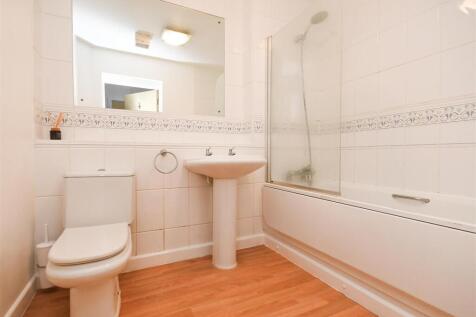 6 Castlecroft House - Bathroom.jpg