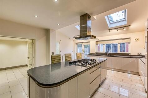 1 Manor Road-Kitchen (3).jpg