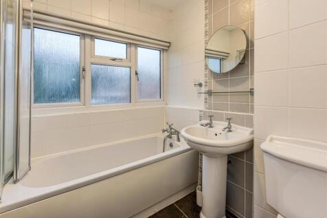 1 Manor Road-Bathroom.jpg