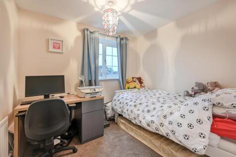 2 Stokesay Avenue-02.jpg