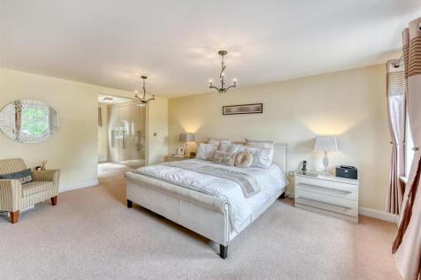 4 Great Hall Grove-bed1a.jpg