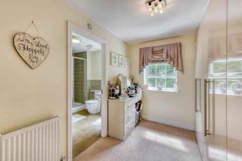 4 Great Hall Grove-bed1 dressing.jpg