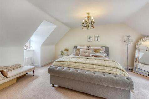 4 Great Hall Grove-bed4.jpg