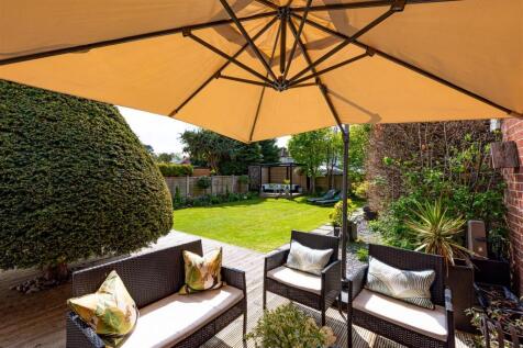 24 Queens Gardens-garden1.jpg