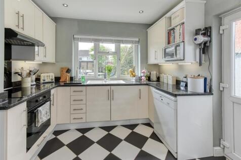 24 Queens Gardens-kitchen2.jpg
