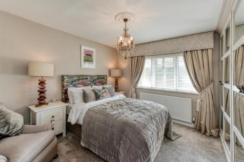 24 Queens Gardens-bed1b.jpg