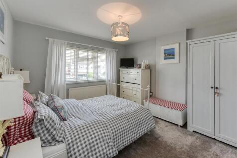 24 Queens Gardens-bed2.jpg