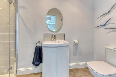 Orchard House-bed2 ensuite.jpg