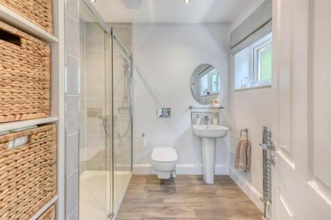 Orchard House-bed4 ensuite.jpg