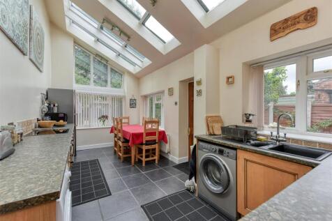 15 Paget Road-kitchen1.jpg