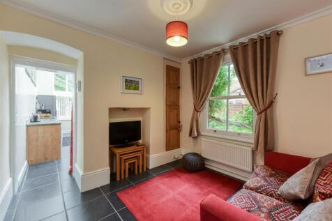 15 Paget Road-breakfast.jpg