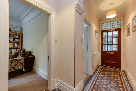 15 Paget Road-hall.jpg