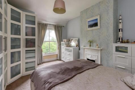 15 Paget Road-bed3.jpg