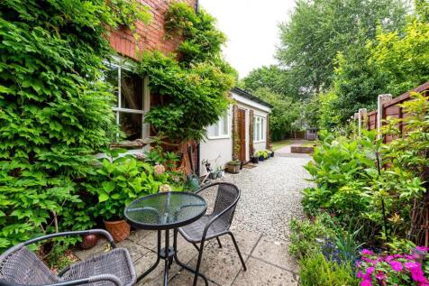 15 Paget Road-garden1.jpg