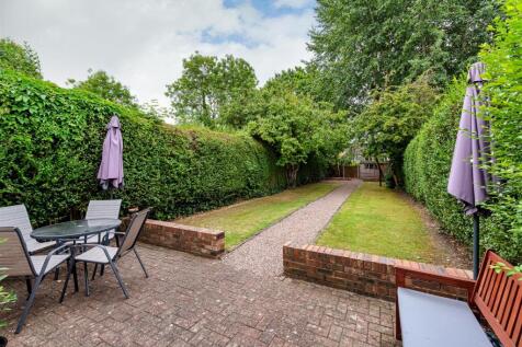 15 Paget Road-garden2.jpg