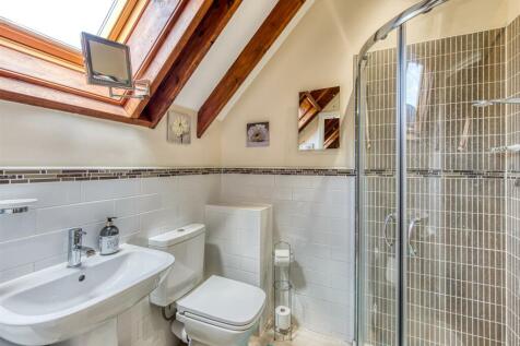 11 Cranmoor-bed2 ensuite.jpg