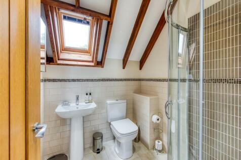 11 Cranmoor-bed3 ensuite.jpg