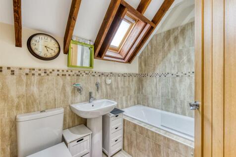 11 Cranmoor-bed1 ensuite.jpg