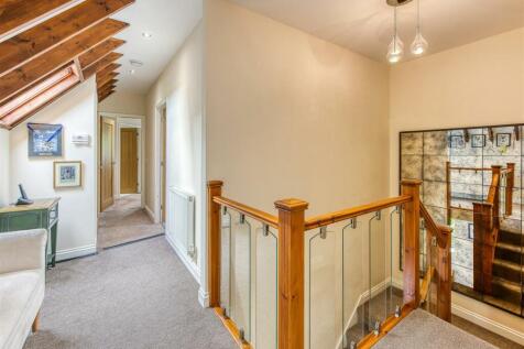 11 Cranmoor-landing.jpg