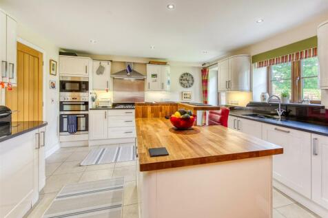 11 Cranmoor-kitchen1.jpg