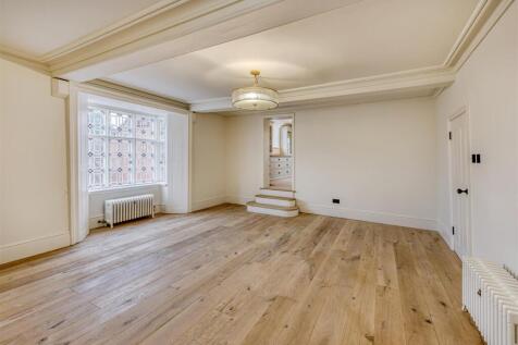The Old Manor House-bed1.jpg