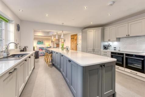 Midway House-kitchen2.jpg