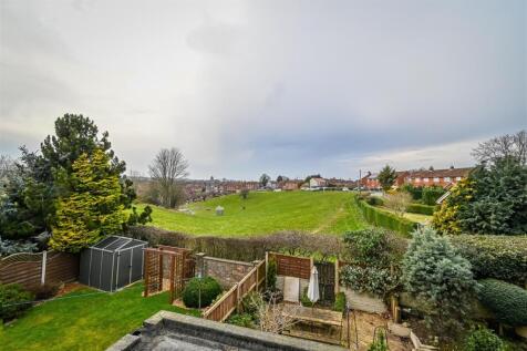 5 Castlecroft Gardens-22.jpg