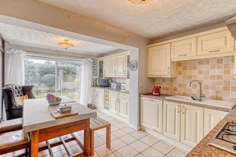 5 Castlecroft Gardens-07.jpg
