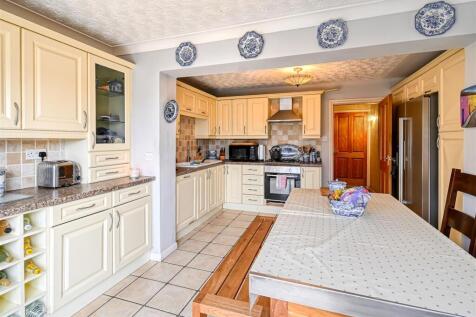 5 Castlecroft Gardens-06.jpg
