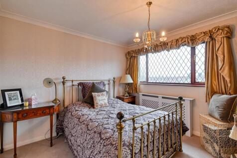 5 Castlecroft Gardens-11.jpg