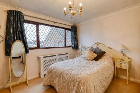5 Castlecroft Gardens-09.jpg