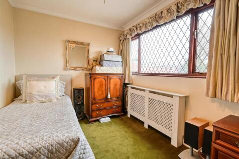5 Castlecroft Gardens-08.jpg