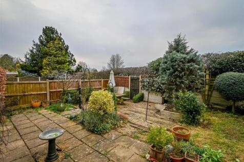 5 Castlecroft Gardens-17.jpg