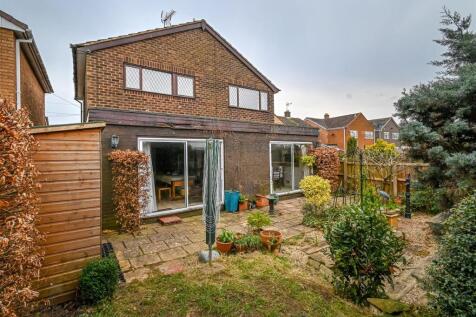 5 Castlecroft Gardens-18.jpg