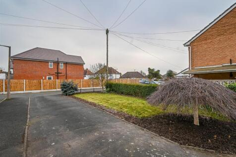 5 Castlecroft Gardens-12.jpg