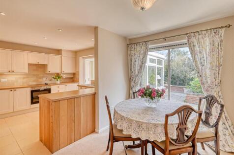13 Claremont Drive-17.jpg